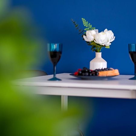 Urban Elegance - Stylish Central Accommodation Букурещ Екстериор снимка