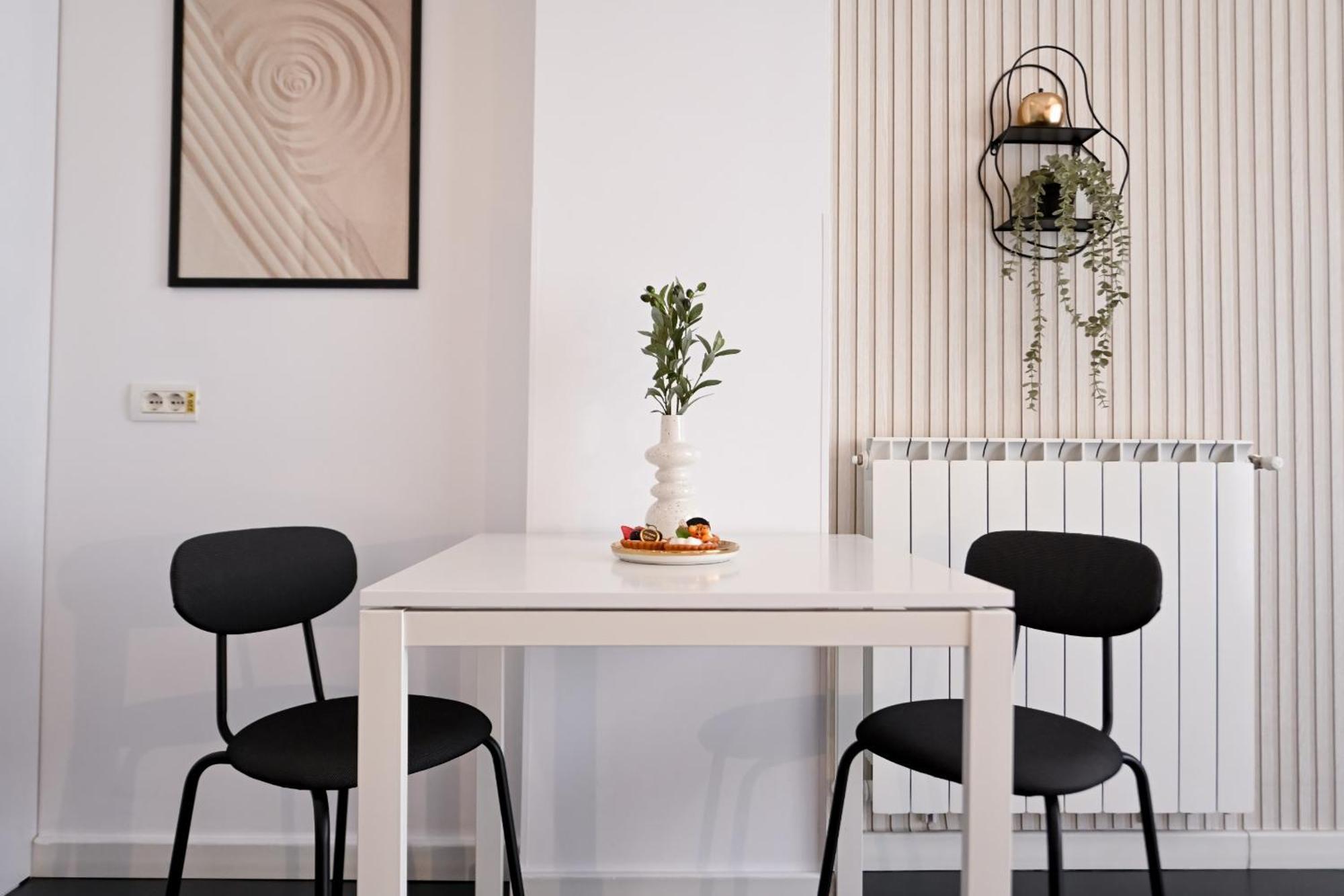 Urban Elegance - Stylish Central Accommodation Букурещ Екстериор снимка