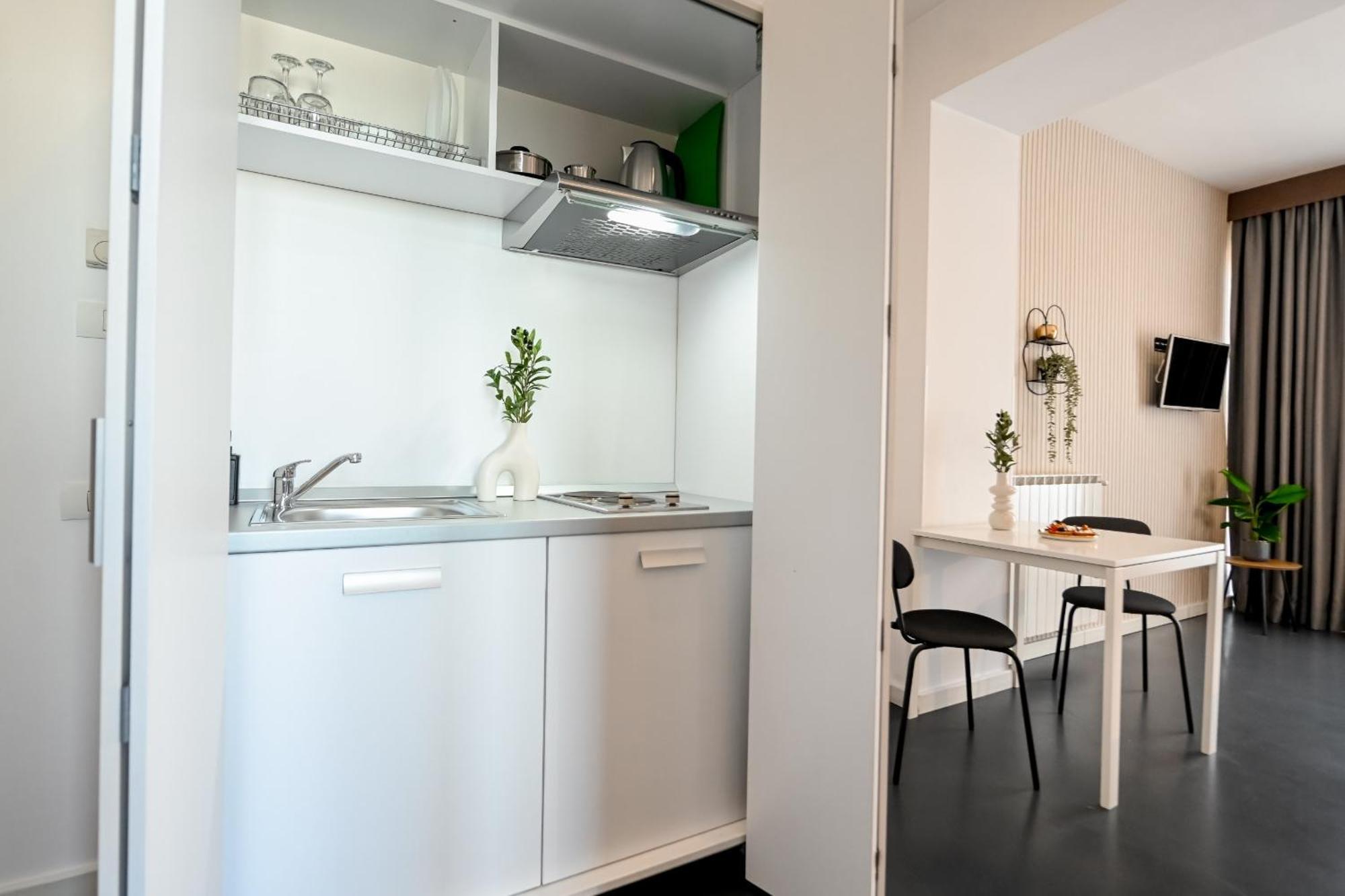 Urban Elegance - Stylish Central Accommodation Букурещ Стая снимка