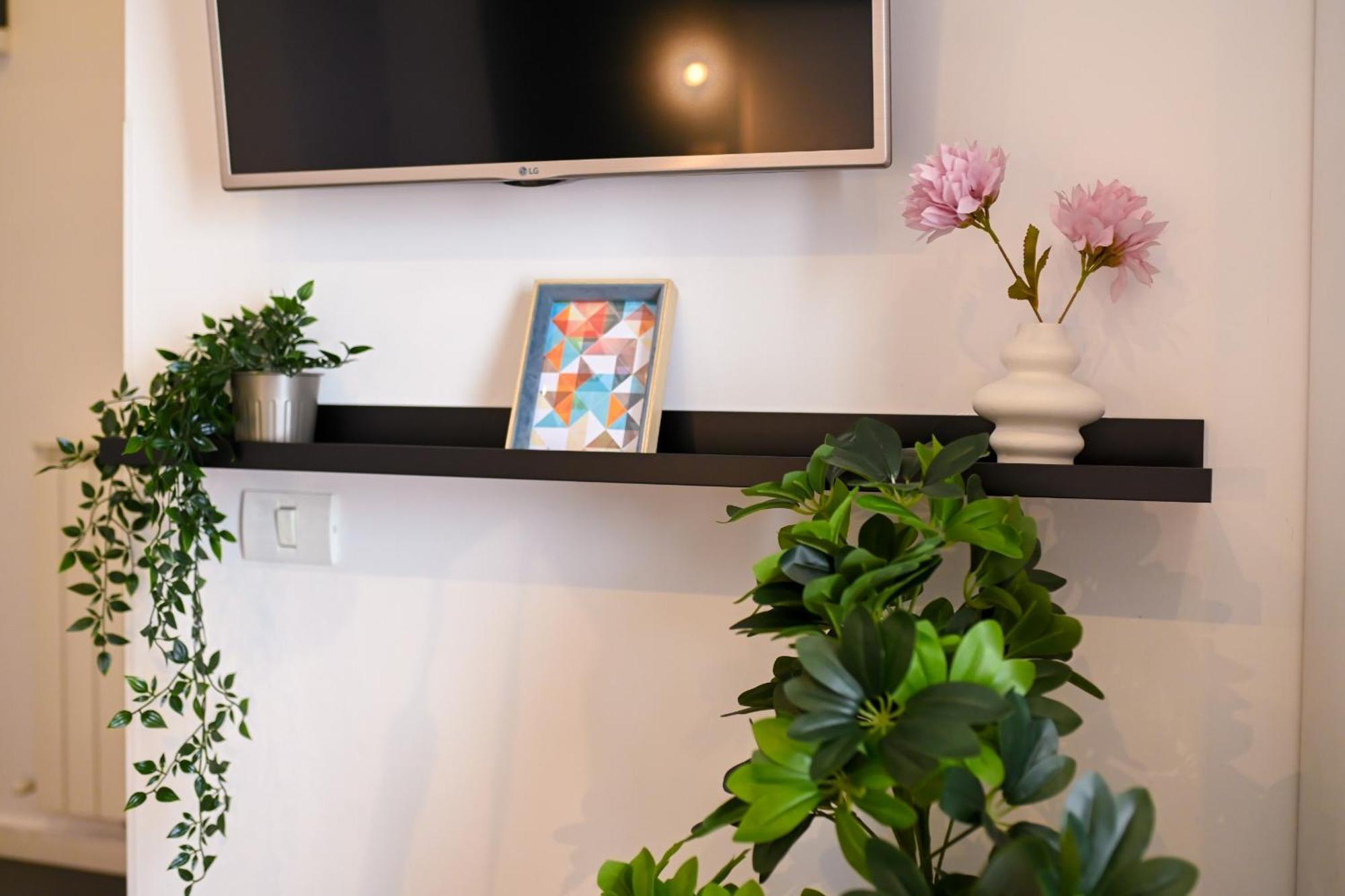 Urban Elegance - Stylish Central Accommodation Букурещ Стая снимка