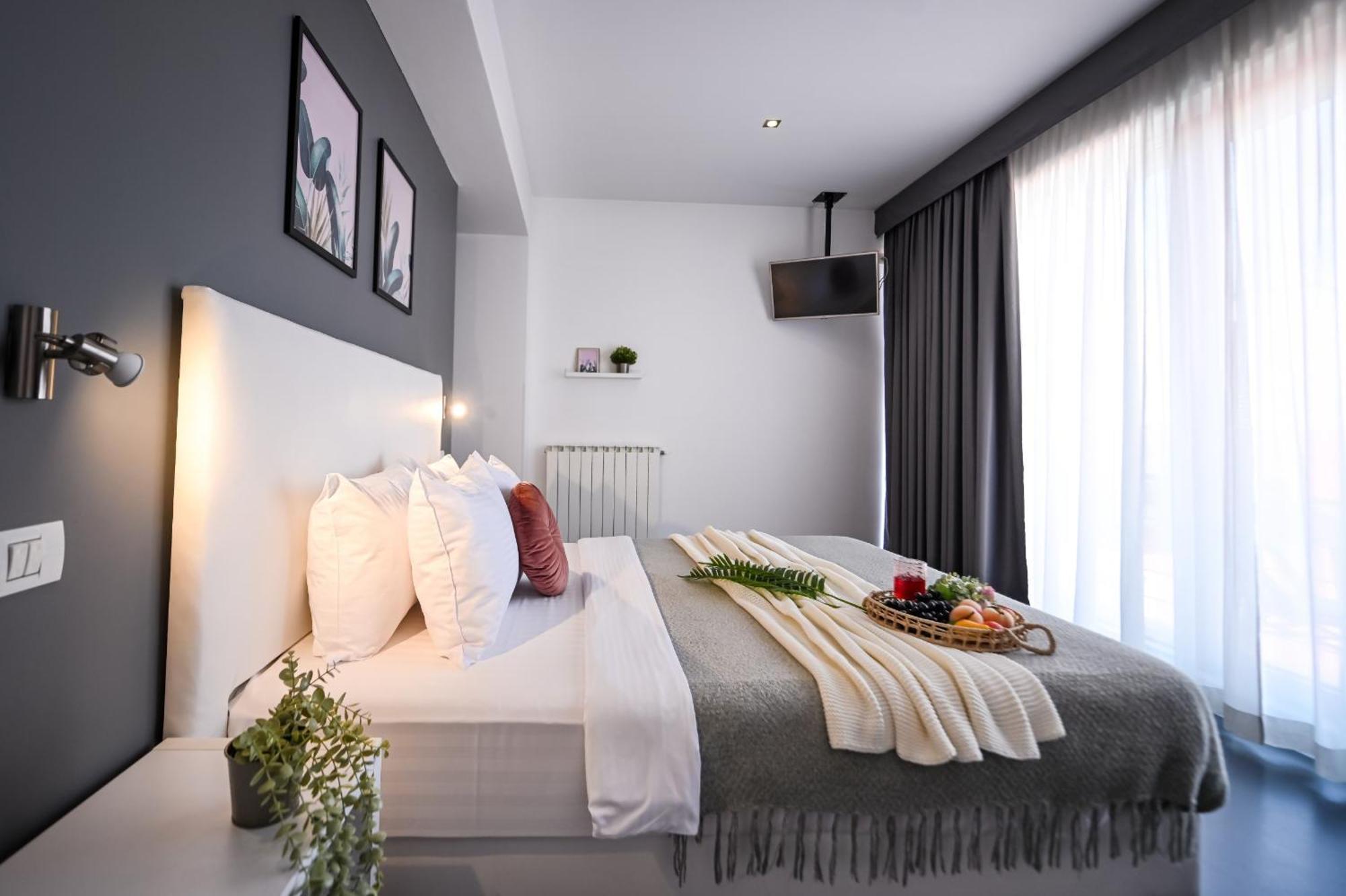 Urban Elegance - Stylish Central Accommodation Букурещ Стая снимка