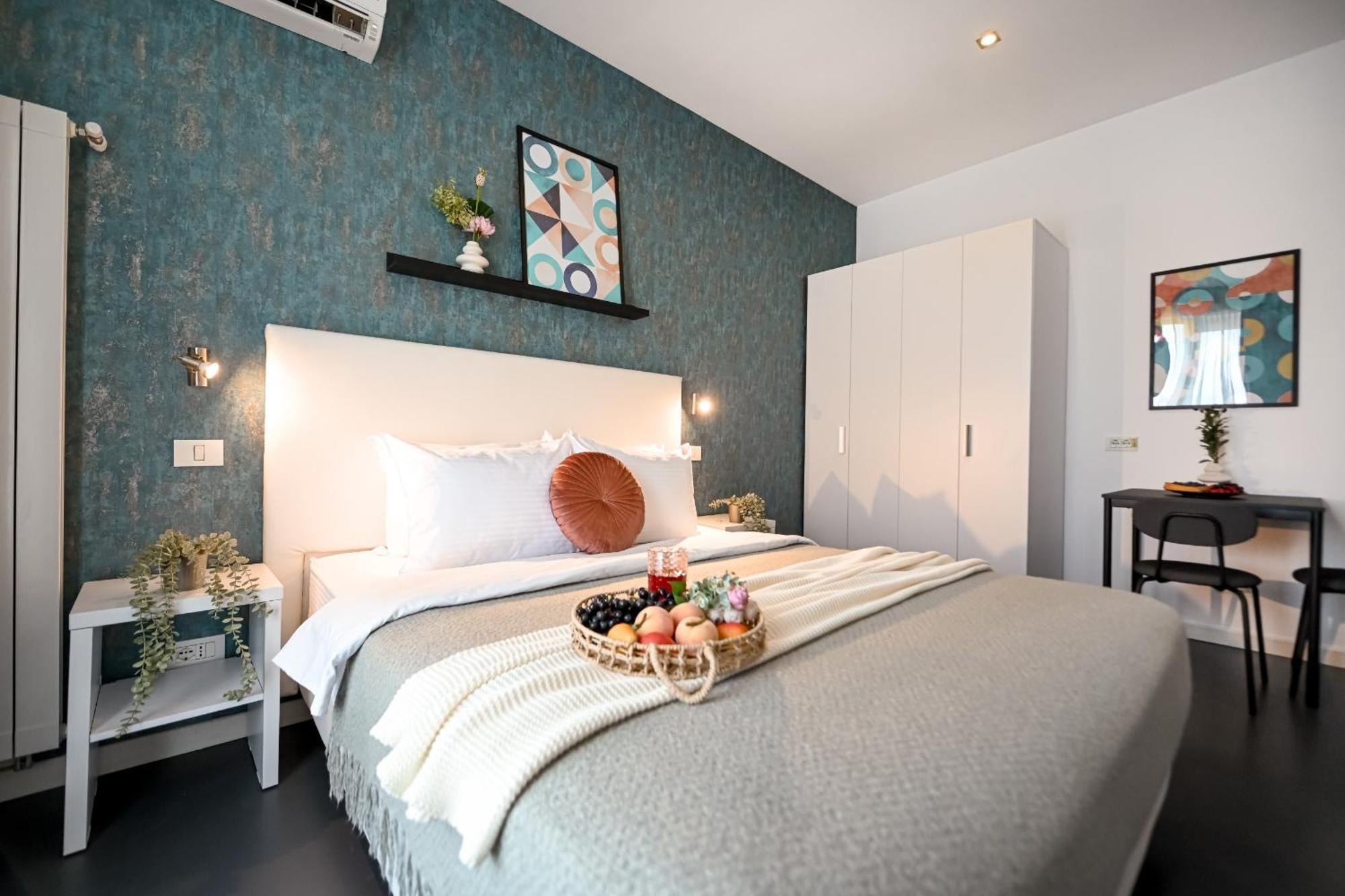 Urban Elegance - Stylish Central Accommodation Букурещ Стая снимка